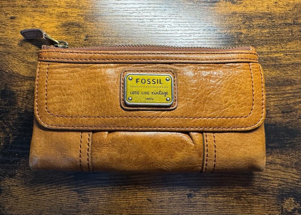 Fossil “Long Live Vintage” 1954 Tan Soft Leather Multi Compartment Wallet Clutch